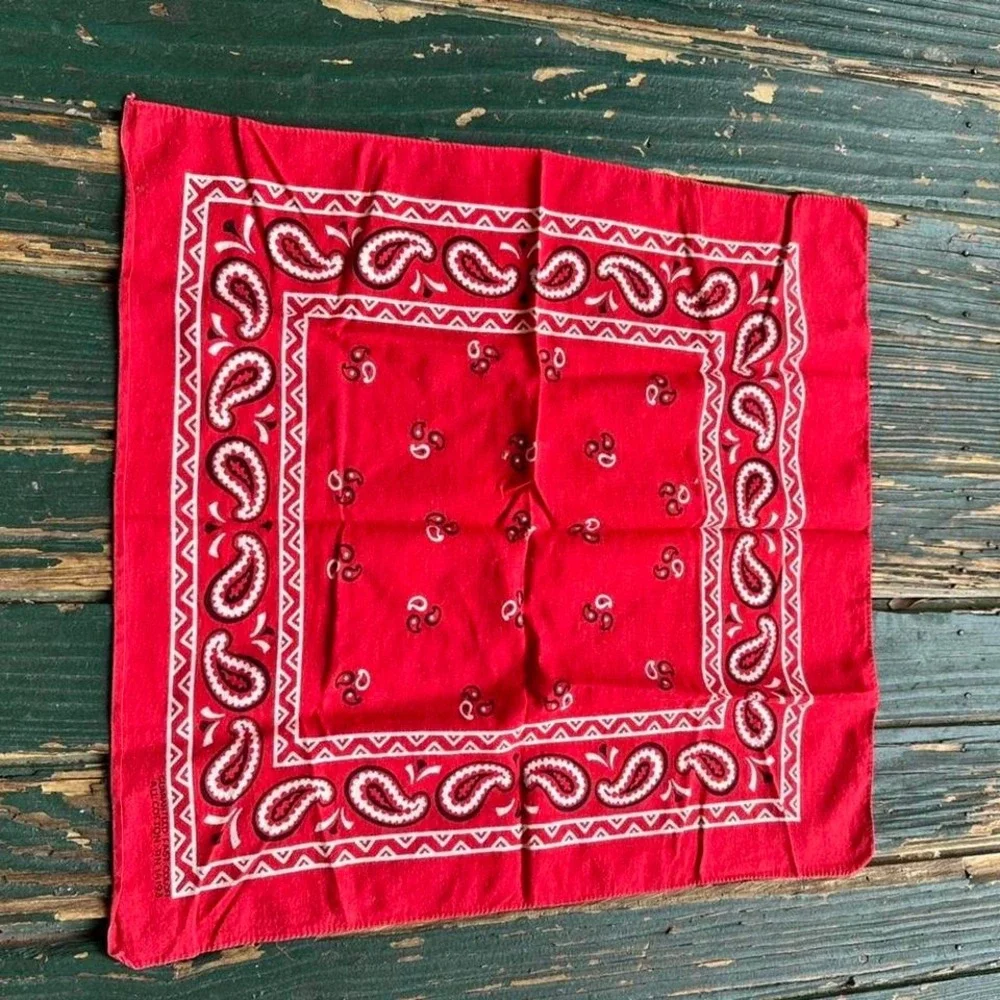 Red bandana scarf with‎ white paisley design